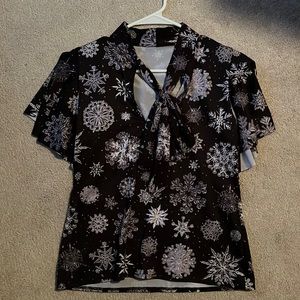 Snowflake flouncy top